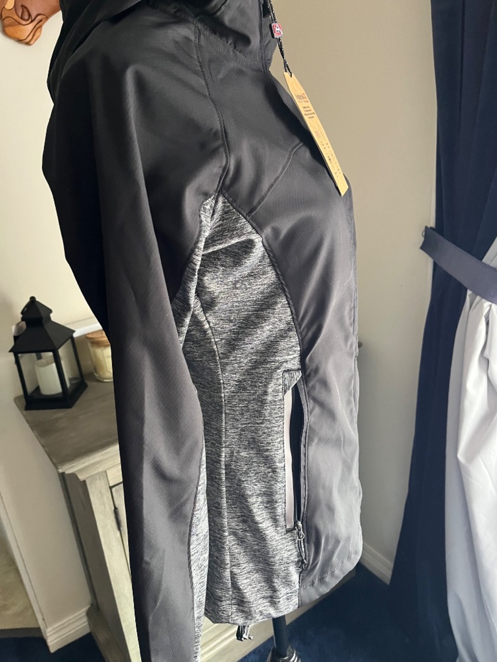 Avalanche Jacket - Picture 2 of 3